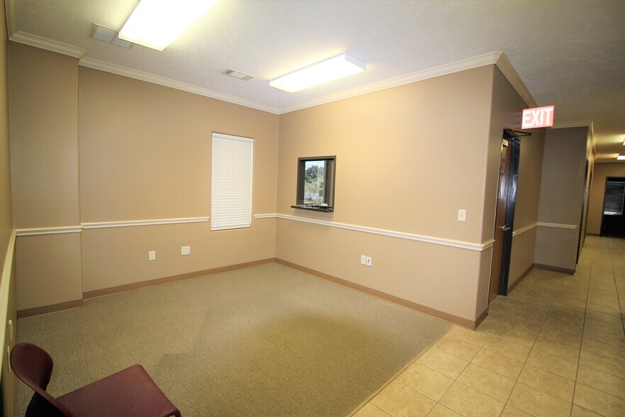 More Photos Of 15811 Tuckerton Rd, Houston Warehouse For Sale