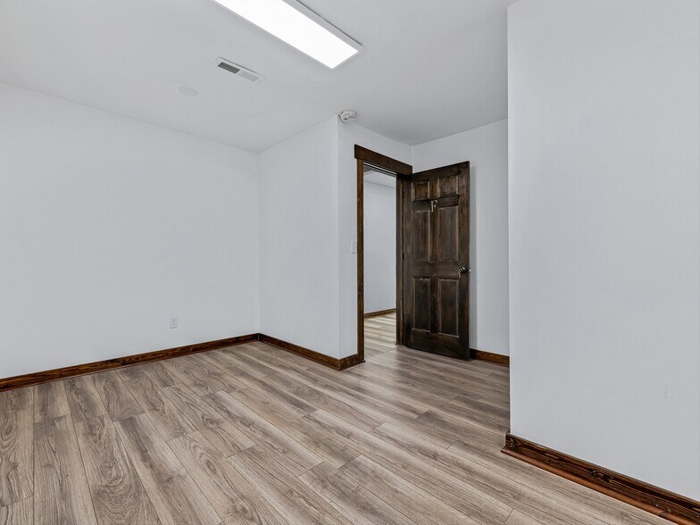 More Photos Of 5 Doctors Park, Asheville Medical For Lease