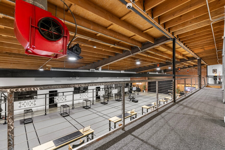 More Photos Of 1604 Venice Blvd, Los Angeles Showroom For Lease
