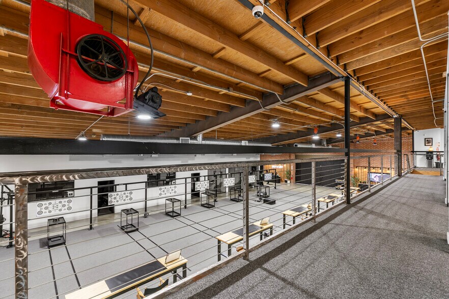 More Photos Of 1604 Venice Blvd, Los Angeles Showroom For Lease
