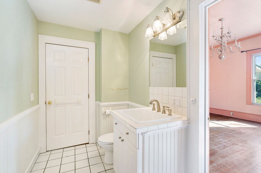 More Photos Of 101 S Main St, Wendell Office Residential For Lease