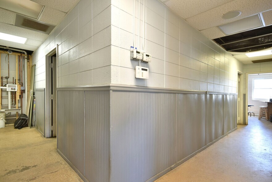 More Photos Of 5700 41st, Forest View Sports And Entertainment For Sale