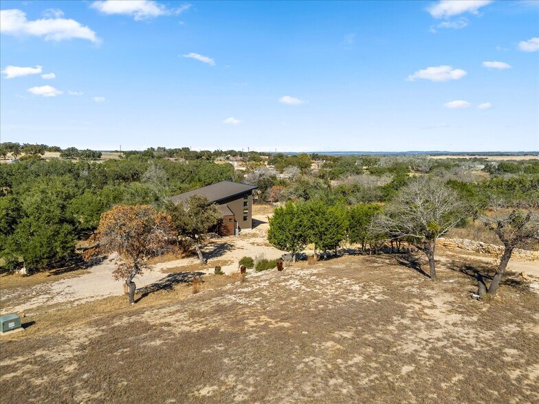 More Photos Of 272 Rocky Road, Johnson City Specialty For Sale