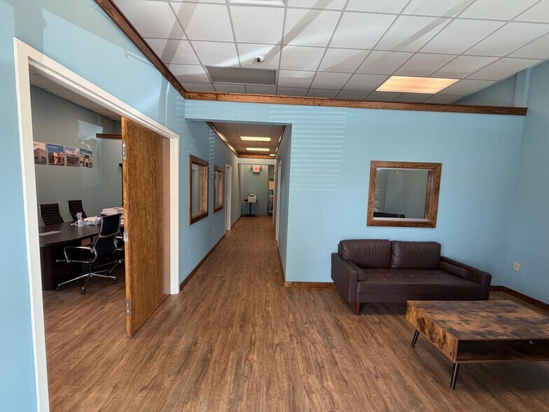 More Photos Of 15 Pelham Rd, Greenville General Retail For Lease