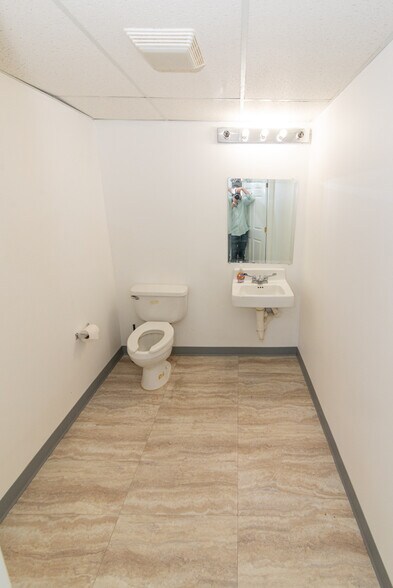 More Photos Of 19 W Bel Air Ave, Aberdeen Storefront For Lease