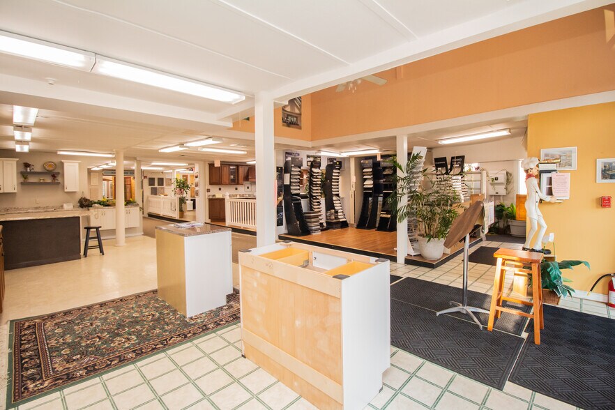 More Photos Of 1150 Main St, Leicester Showroom For Lease
