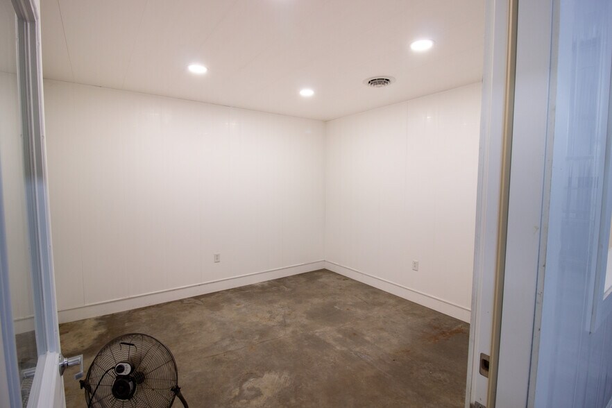 More Photos Of 6924 Peck Rd, Eaton Rapids Industrial For Sale