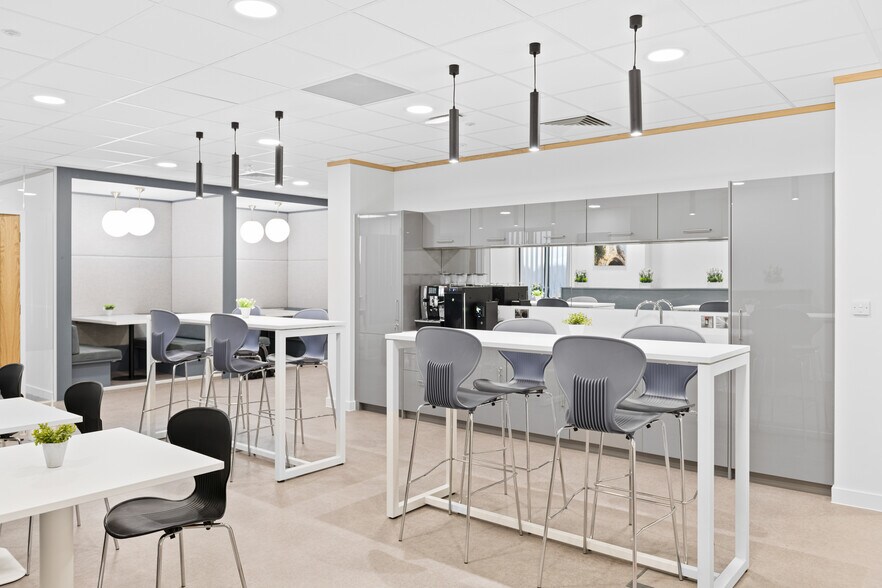 More Photos Of 12600 N Featherwood Dr, Houston Coworking Space