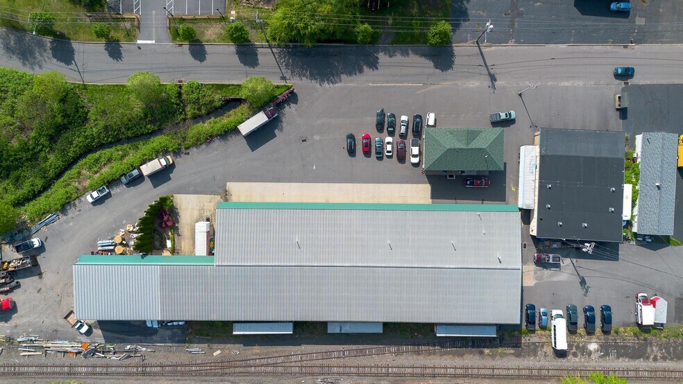 More Photos Of 807 Enterprise St, Dickson City Warehouse For Lease