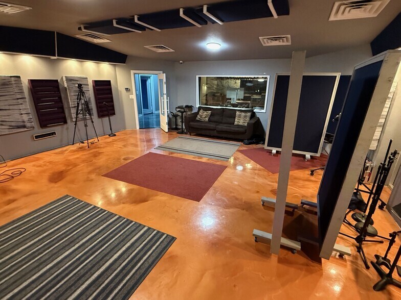 More Photos Of 1142 W Indian School Rd, Phoenix Office For Sale