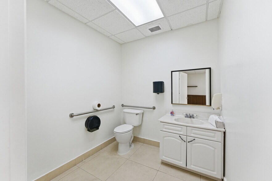 More Photos Of 6545 NW 169th St, Hialeah Medical For Sale