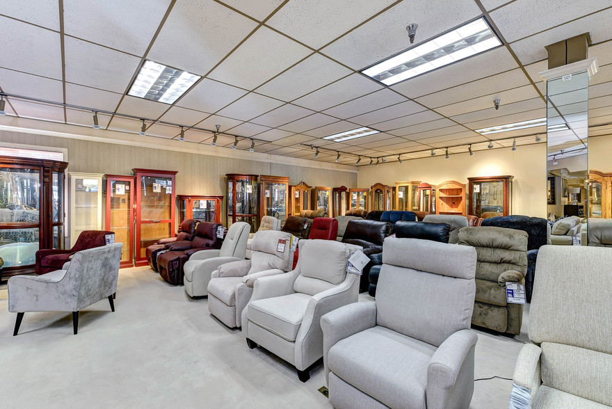 More Photos Of 20423 Highway 99, Lynnwood Freestanding For Sale