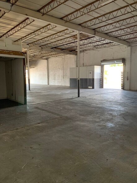 More Photos Of 2020 NE 153rd St, North Miami Beach Warehouse For Lease