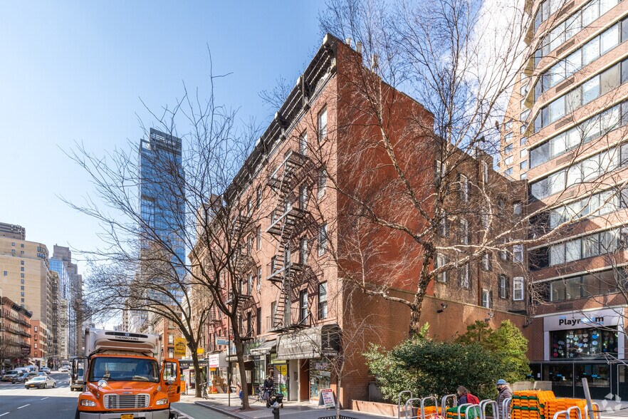 Primary Photo Of 1435 1st Ave, New York Apartments For Lease