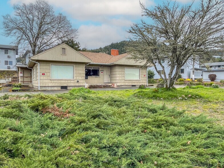 More Photos Of 859 W Lookingglass Rd, Roseburg Office For Sale