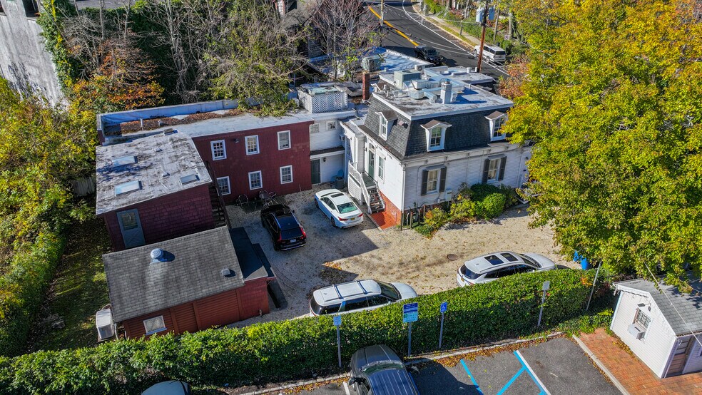 More Photos Of 1326 Old Northern Blvd, Roslyn Office For Lease