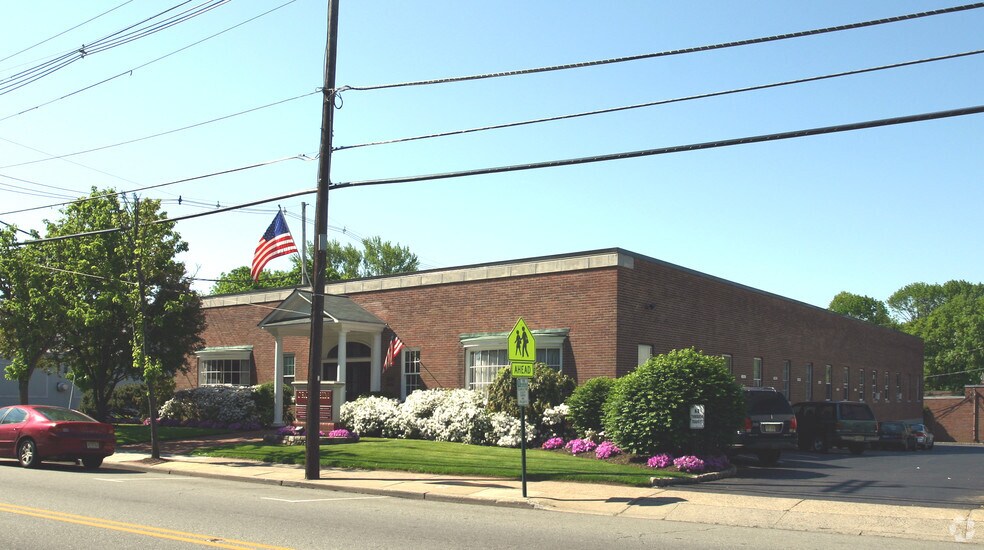 More Photos Of 205 Main St, Chatham Office For Lease