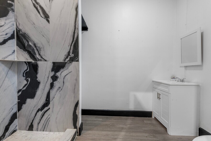 More Photos Of 1520 College Ave, South Houston Storefront For Lease