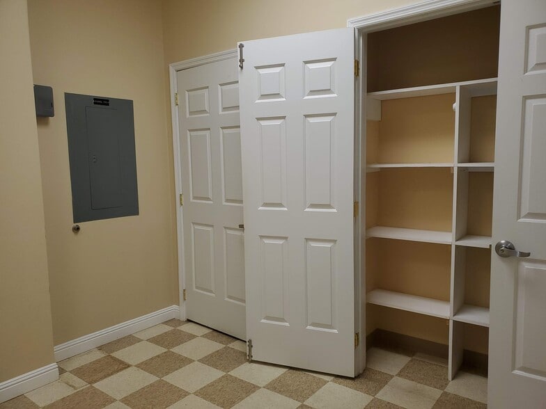 More Photos Of 308-316 Dolphin Dr, Jacksonville Medical For Lease