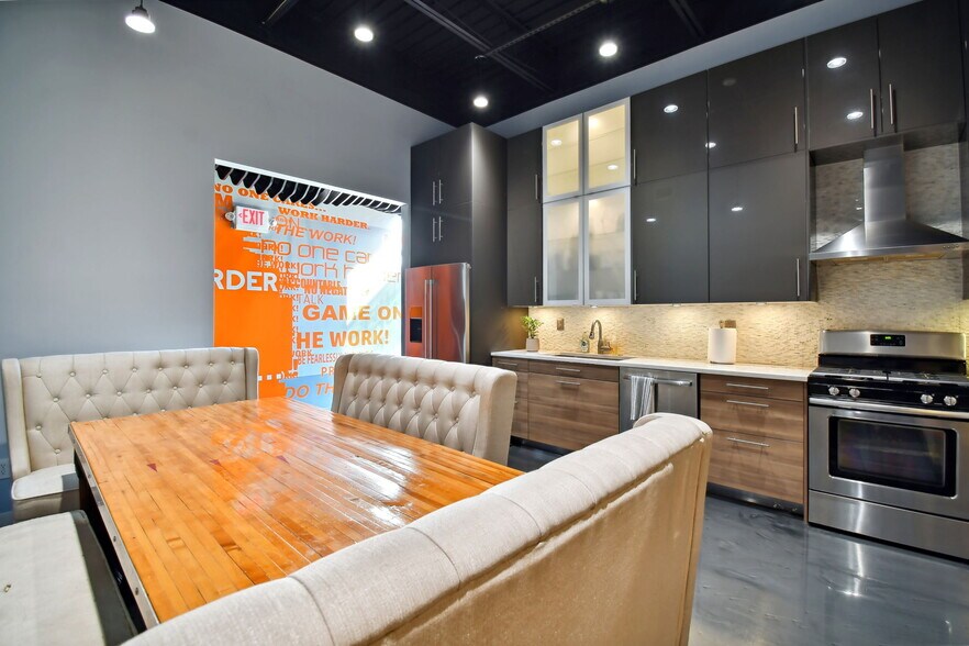 More Photos Of 3330 W Cypress St, Tampa Office For Sale