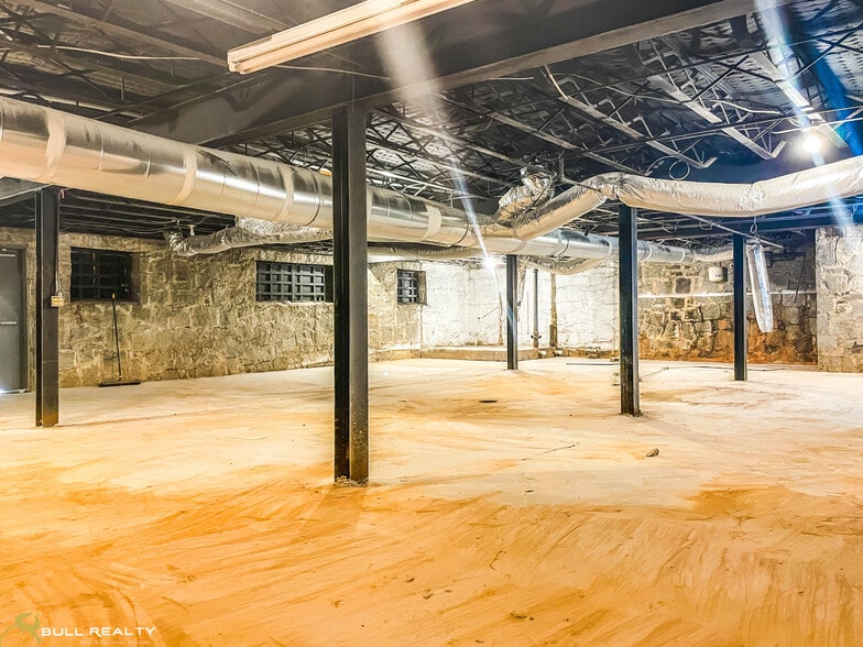 More Photos Of 2087 NE Piedmont Rd, Atlanta Freestanding For Sale