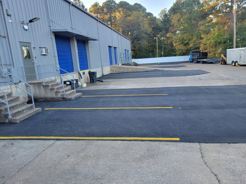 More Photos Of 5905 Financial Plz, Shreveport Warehouse For Lease