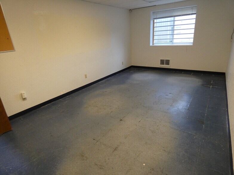 More Photos Of 281 W Business Park Loop, Shelton Warehouse For Lease