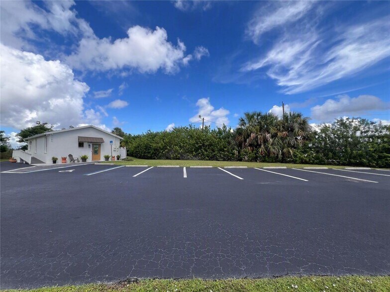 More Photos Of 180 Rio Villa Dr, Punta Gorda Freestanding For Sale