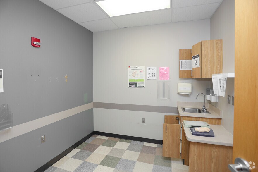 More Photos Of 800 S Tillotson Ave, Muncie Office For Sale