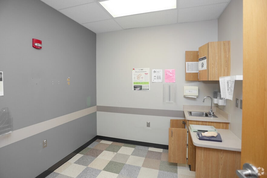More Photos Of 800 S Tillotson Ave, Muncie Medical For Sale