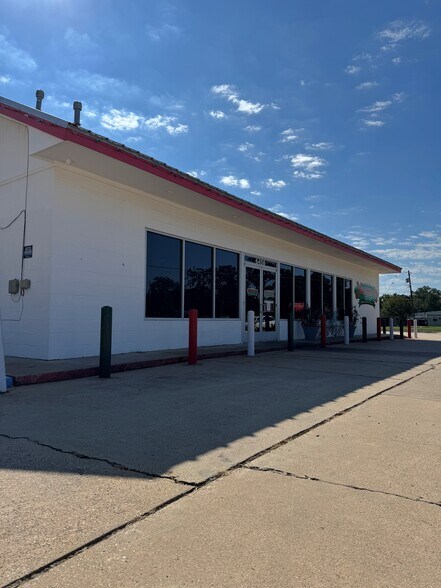 Primary Photo Of 6458 Hwy 3, Benton Restaurant For Lease