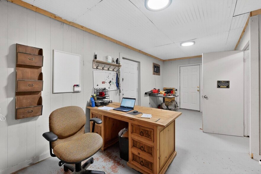 More Photos Of 700 E Main St, Richland Warehouse For Sale