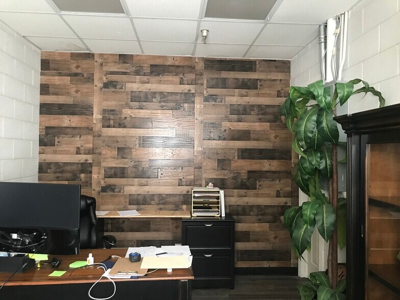 More Photos Of 170-226 W Smithfield St, Angier Flex For Lease