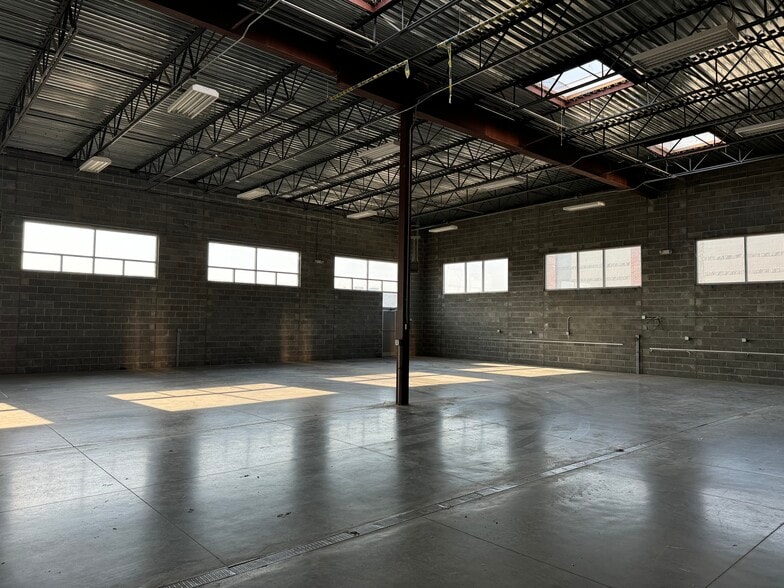 More Photos Of 8245 Cody Dr, Lincoln Warehouse For Lease