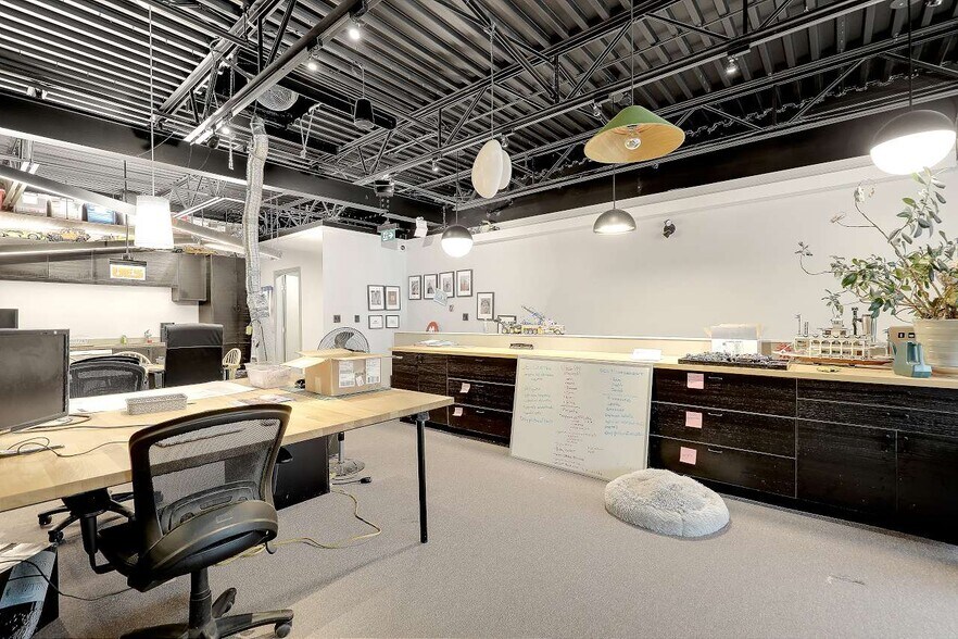 More Photos Of 11980 Hammersmith Way, Richmond Showroom For Sale
