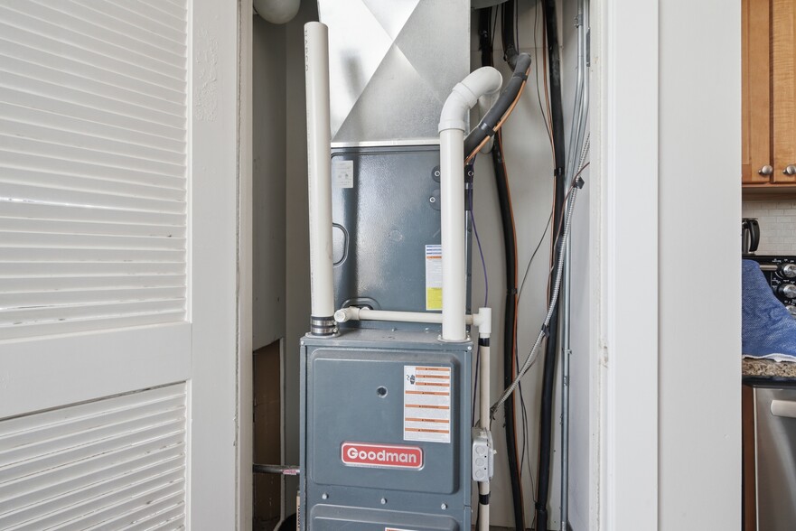 More Photos Of 2000 N Milwaukee Ave, Chicago Apartments For Sale