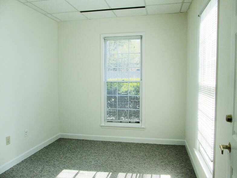 More Photos Of 3867 Holcomb Bridge Rd, Peachtree Corners Office For Lease