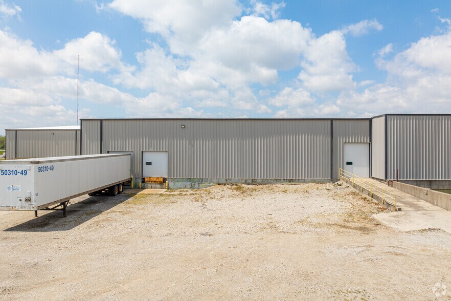 More Photos Of 800 Industrial Dr, Franklin Warehouse For Sale