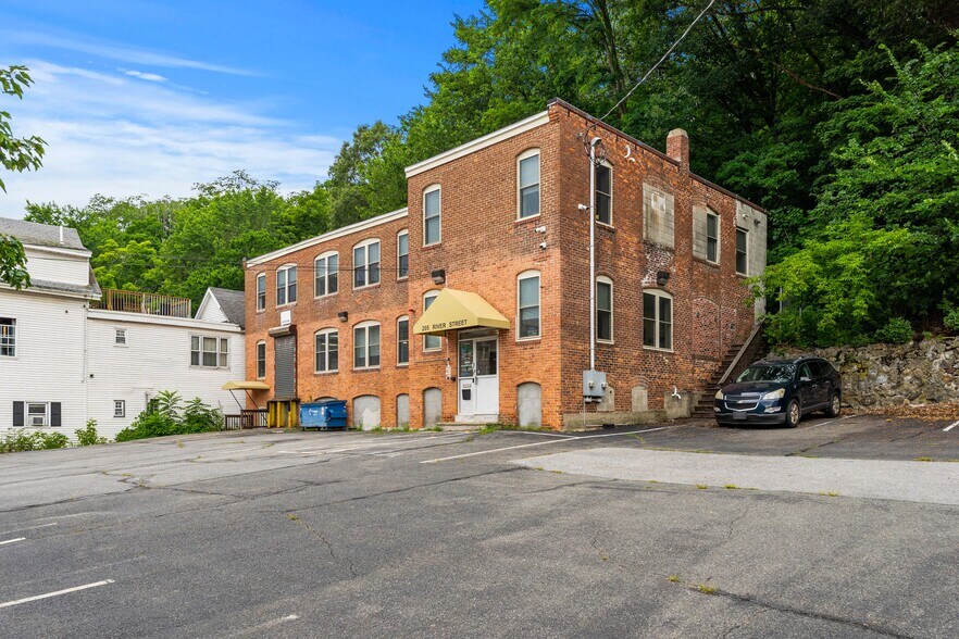 More Photos Of 205 River St, Haverhill Warehouse For Sale