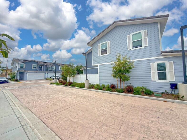 More Photos Of 1113 N Bewley St, Santa Ana Apartments For Sale