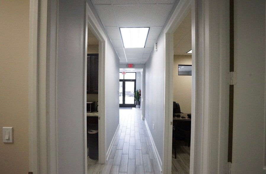More Photos Of 202 Industrial Blvd, Sugar Land Loft Creative Space For Sale