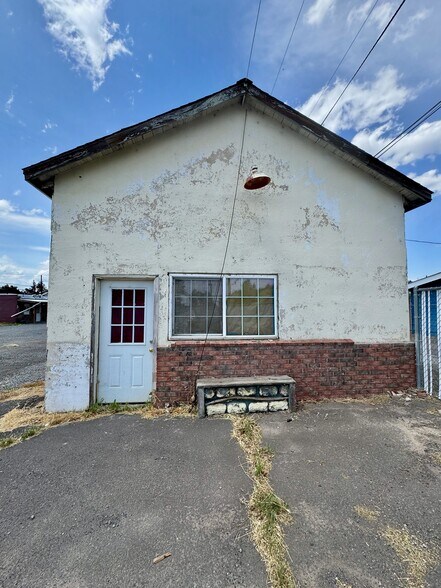 More Photos Of 253 E Main St, Klamath Falls General Retail For Sale