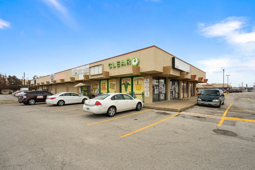 More Photos Of 3068 Forest Ln, Dallas Unknown For Lease