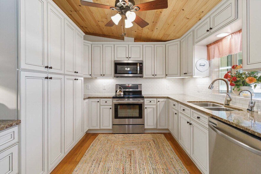 More Photos Of 165 Mari B Dr E, Center Point Flex For Sale