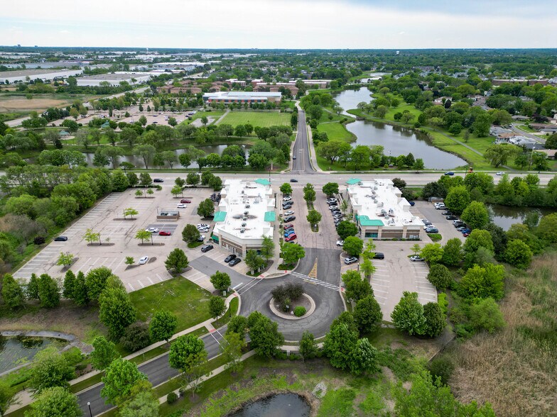 Primary Photo Of 1021-1057 Fountain View Dr, Carol Stream General Retail For Lease