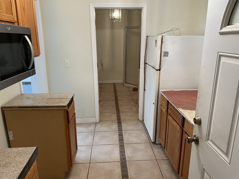 More Photos Of 904 W 3rd St, Washington Office For Sale