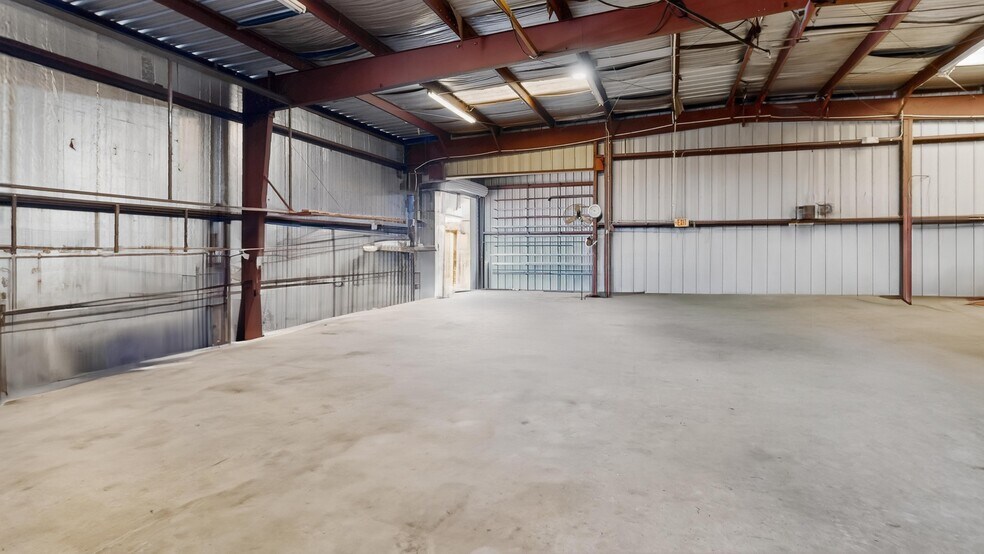 More Photos Of 4395 Dardanelle Dr, Orlando Warehouse For Lease