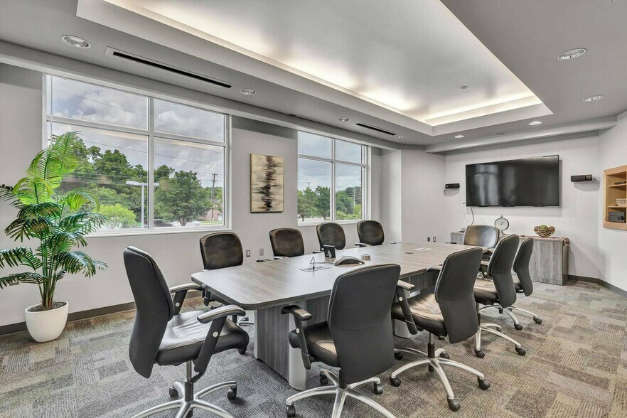 More Photos Of 575 Oak Ridge Tpke, Oak Ridge Medical For Sale