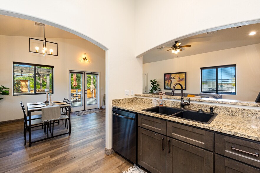 More Photos Of 116 S 1st St, Williams Office For Sale