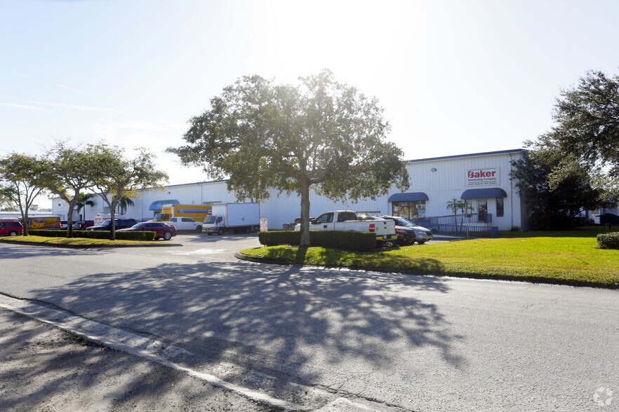 More Photos Of 3032-3090 44th Ave N, Saint Petersburg Warehouse For Lease